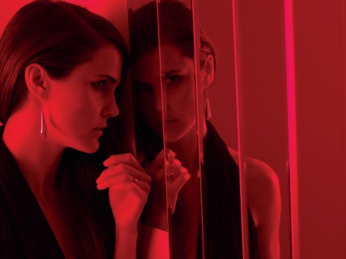 FX-TheAmericans-2_Keri-Hallway_1009_CMYK_F